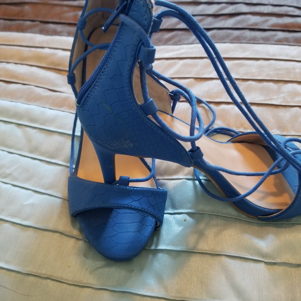Blue leg strap 4-inch heels  snake sprint